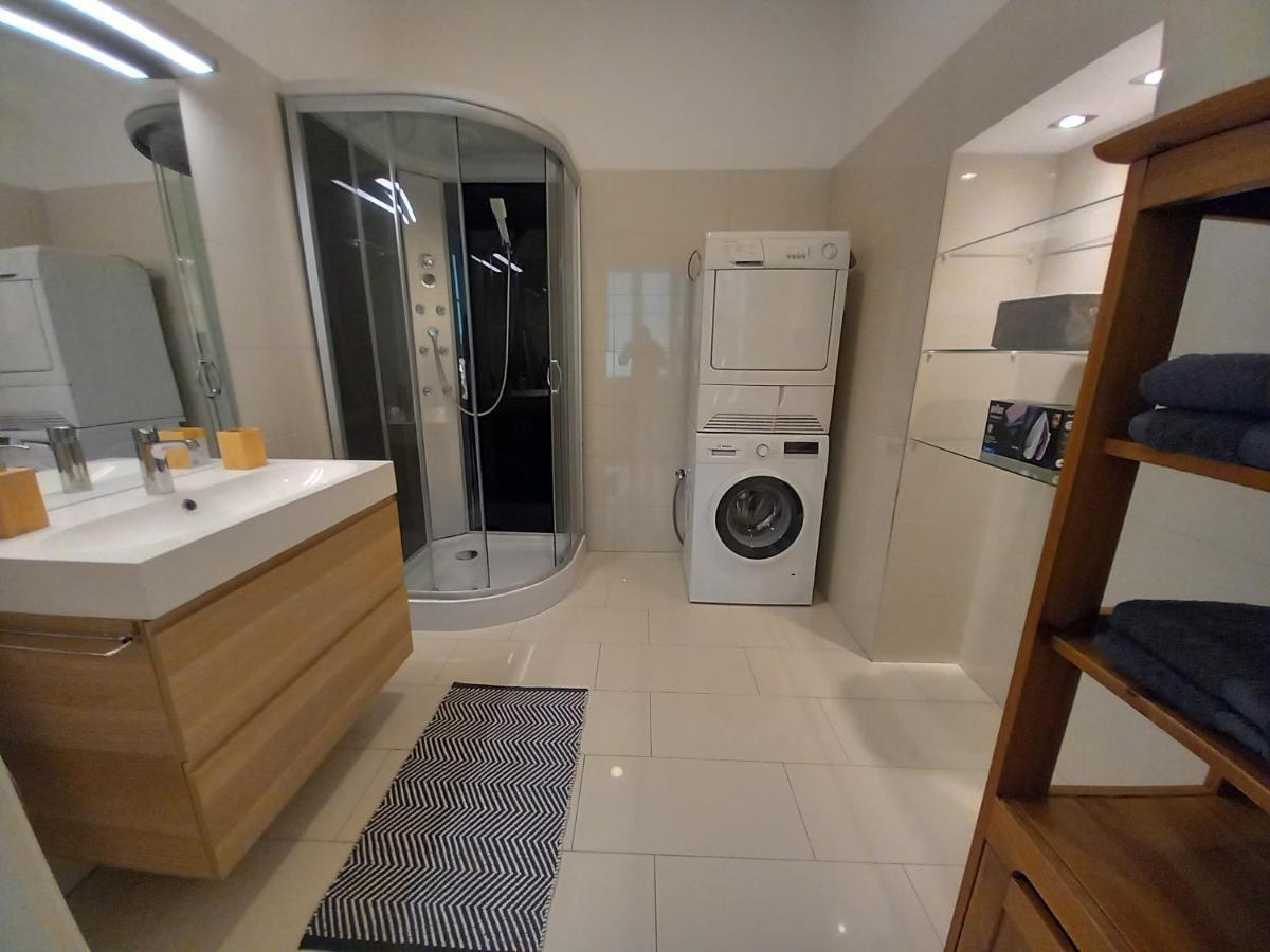 Korvin One Apartman Pápa Екстериор снимка