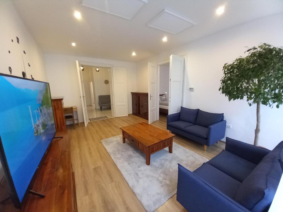 Korvin One Apartman Pápa Екстериор снимка